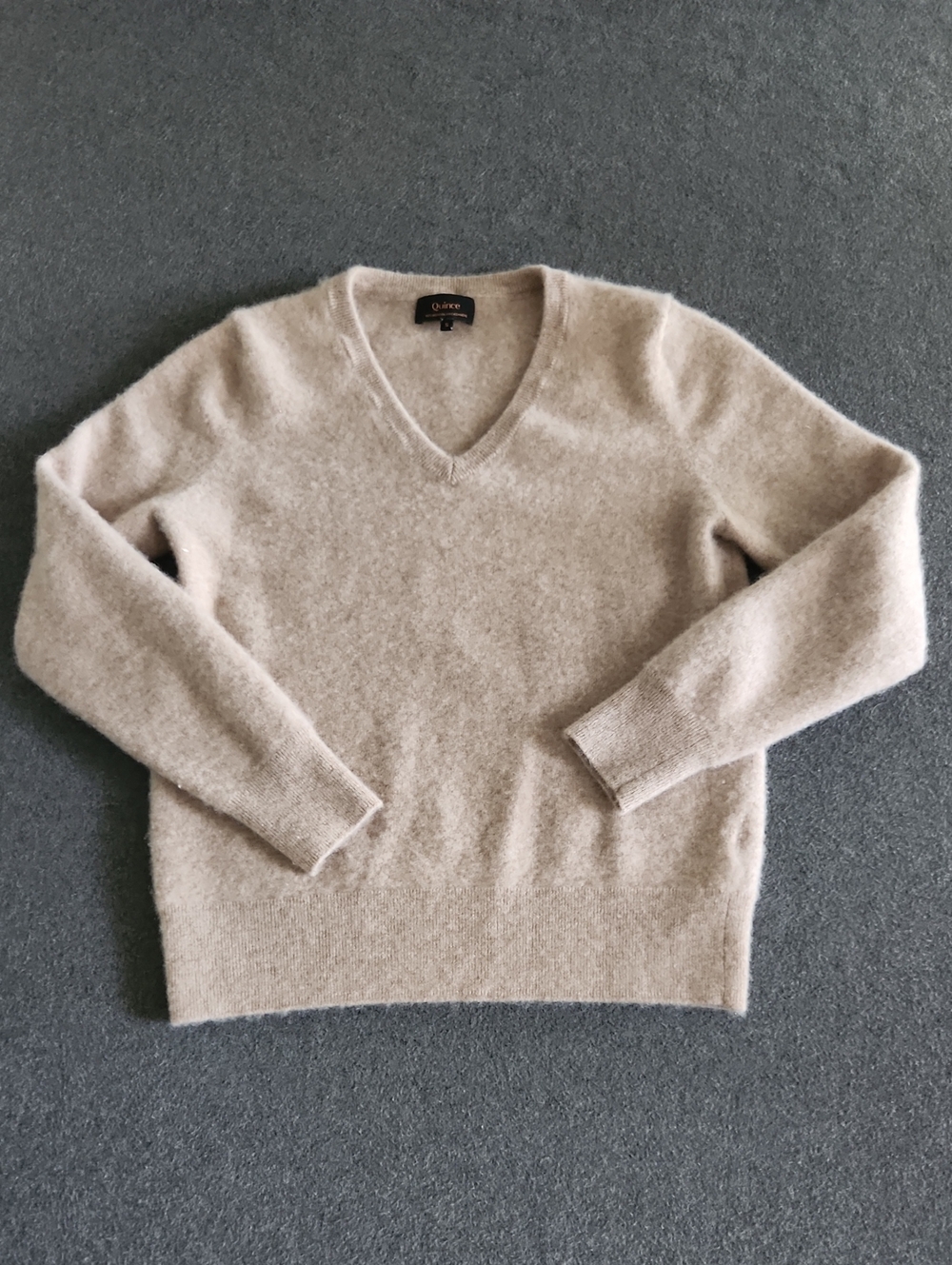 Quince Women's V-Neck Mongolian Cashmere Sweater Light Beige Size Small Luxury